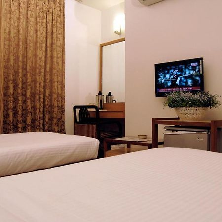 The Ambience Hotel Poona Kamer foto