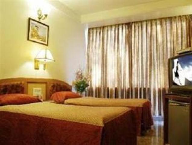The Ambience Hotel Poona Kamer foto