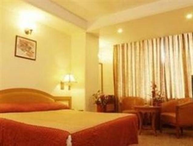 The Ambience Hotel Poona Kamer foto