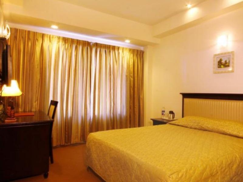 The Ambience Hotel Poona Buitenkant foto