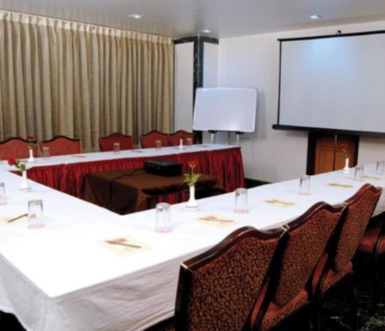 The Ambience Hotel Poona Buitenkant foto