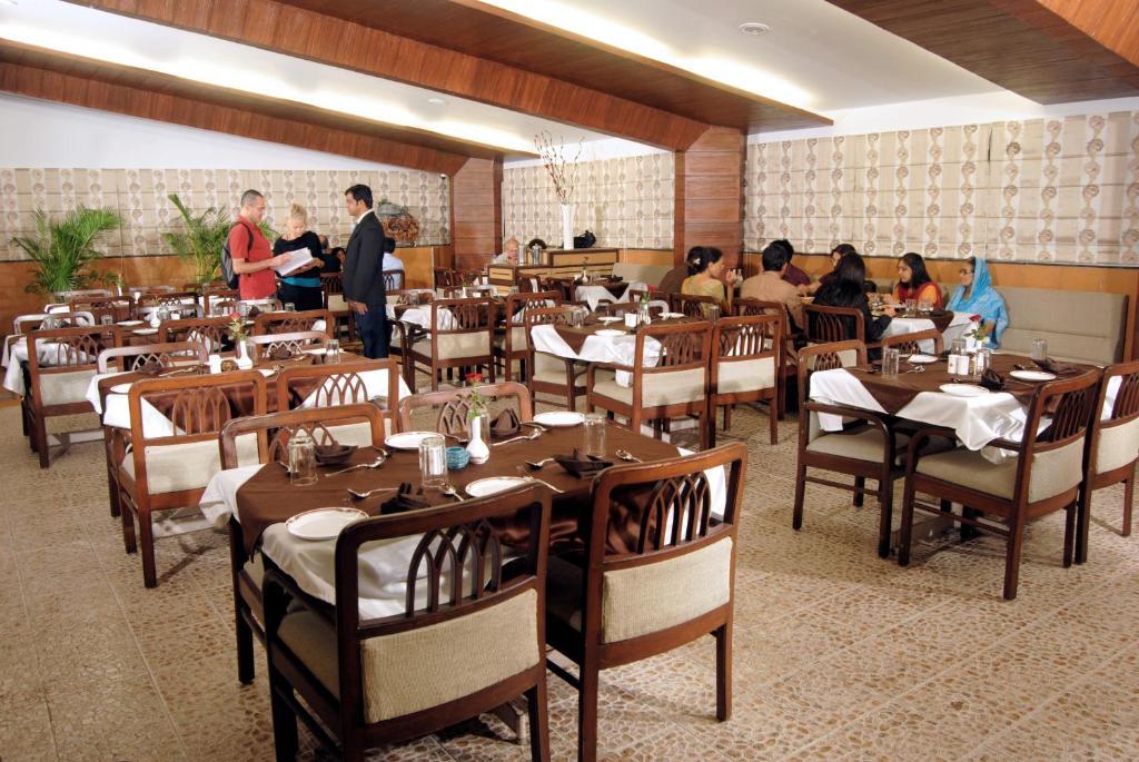 The Ambience Hotel Poona Buitenkant foto